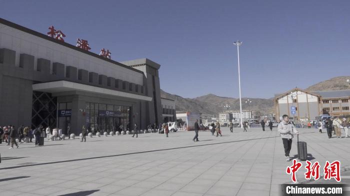 （新春見(jiàn)識(shí)）川西北高原的異樣春運(yùn)：“縮短”回家路 鋪就復(fù)興途