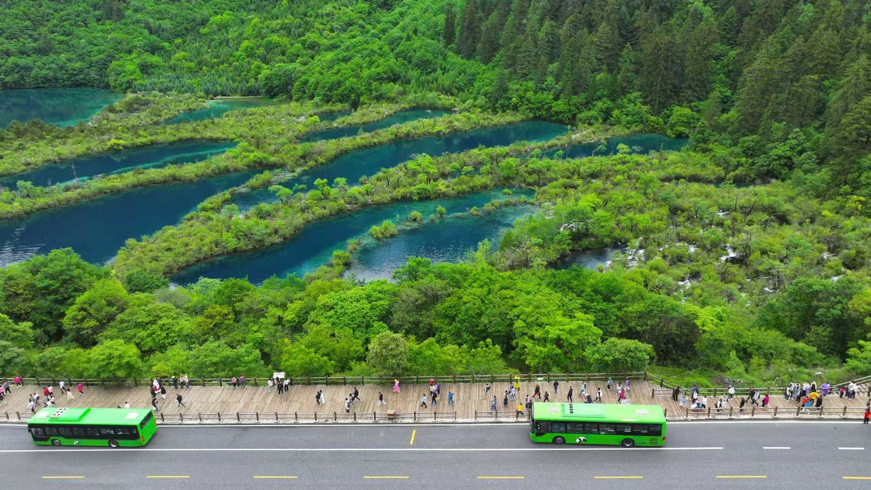 九寨溝和黃龍景區(qū)門票同日售罄，阿壩消暑游進(jìn)入高峰期
