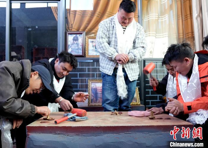體會(huì)異樣藏歷新年：入藏家、品美食、賞非遺