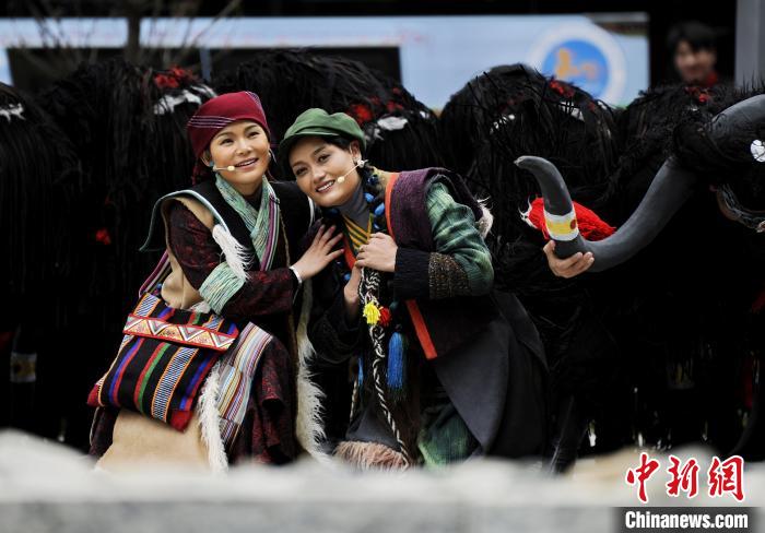 藏民族的审美展现家国天下——访歌舞剧《天边格桑花》导演、编剧