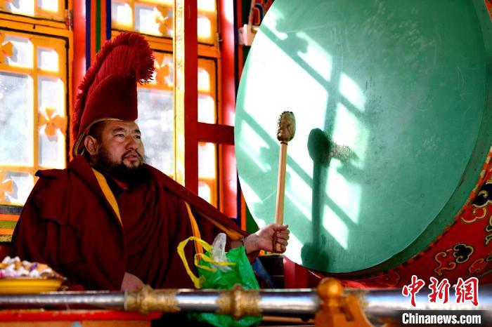 西藏楚布寺跳神活动迎藏历新年