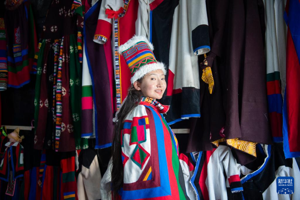 双赢彩票西藏非遗传承人：让“五彩彩虹服”更加鲜艳(图3)