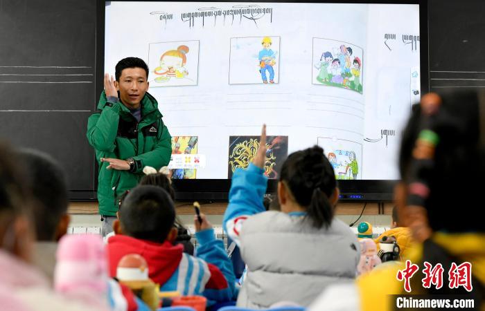 西藏小学里的藏语文教育