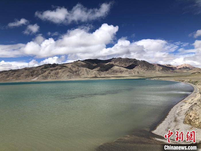 西藏阿里的高原湖泊别若错(又称别若则错)海拔约4470米。　<a target='_blank' href='/'><p  align=