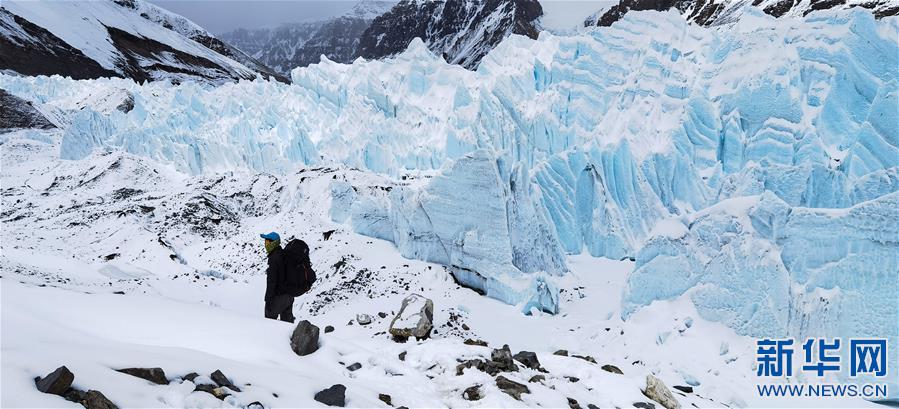 （2020珠峰高程测量·新华视界）（10）雪后珠峰东绒布冰川