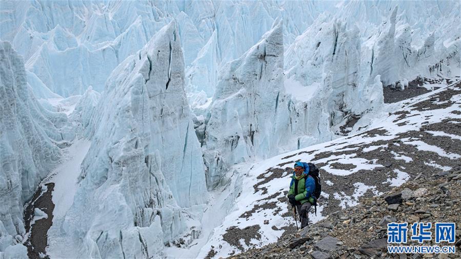 （2020珠峰高程测量·新华视界）（14）雪后珠峰东绒布冰川