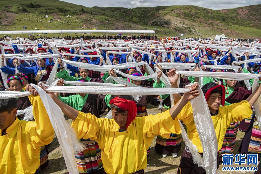 （文化）（4）西藏首届弦子舞展演在芒康举行