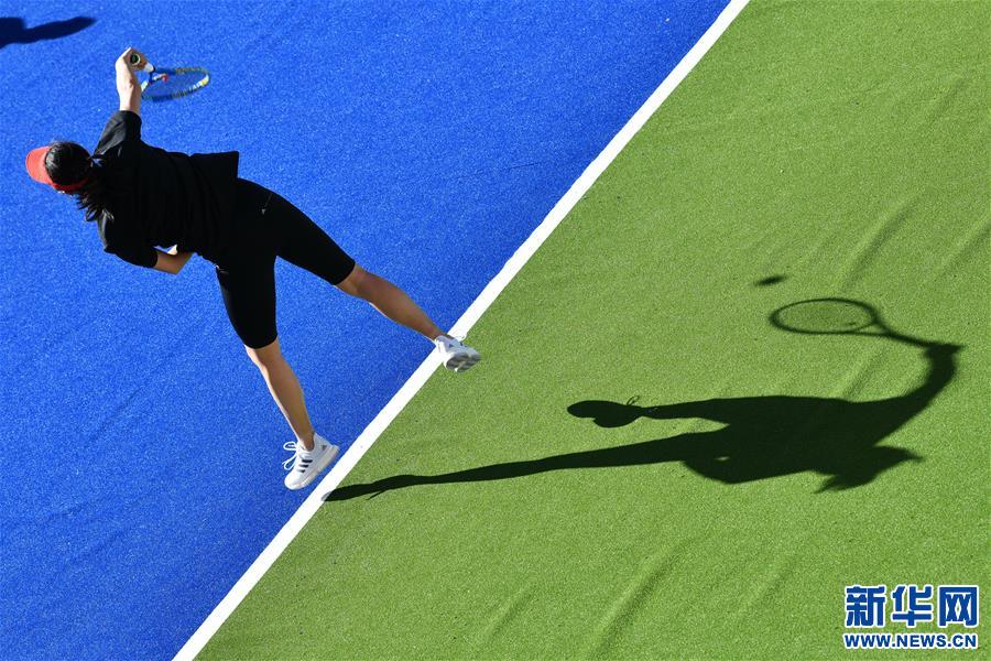 （体育）（3）网球——2020中网巅峰挑战赛在拉萨挥拍