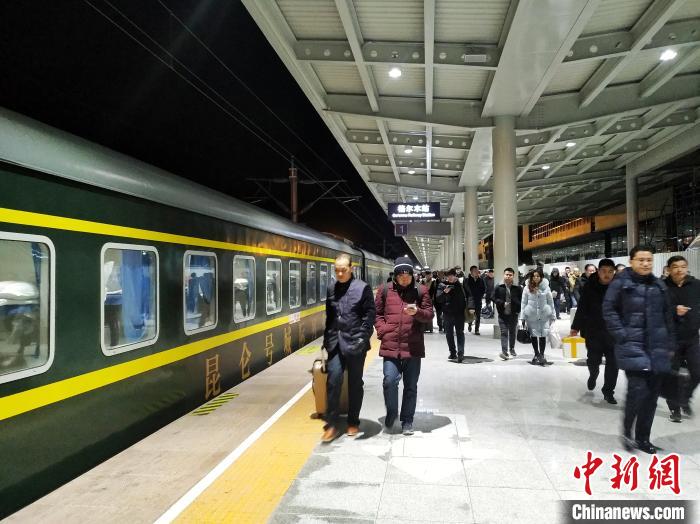 青藏铁路沿线各站开始实施电子客票