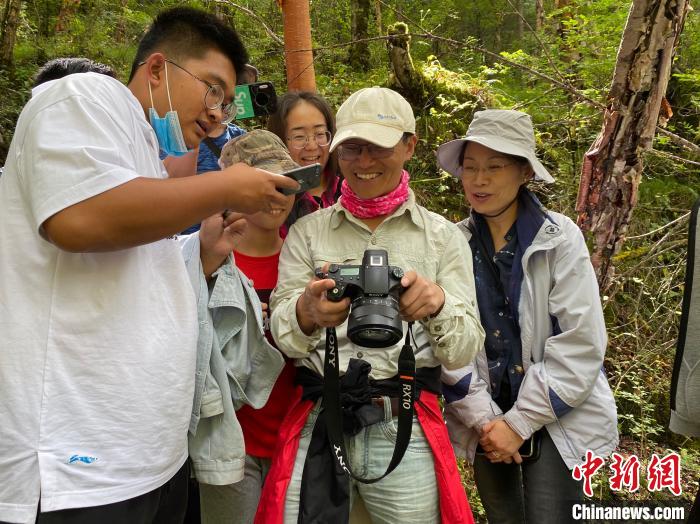 中国首批访客进入祁连山国家公园青海片区进行生态体验