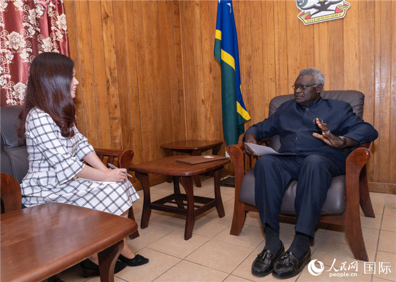 2023年9月14日,所罗门群岛总理梅纳西·索加瓦雷在首都霍尼亚拉接受人民网记者专访。人民网 贺吉摄