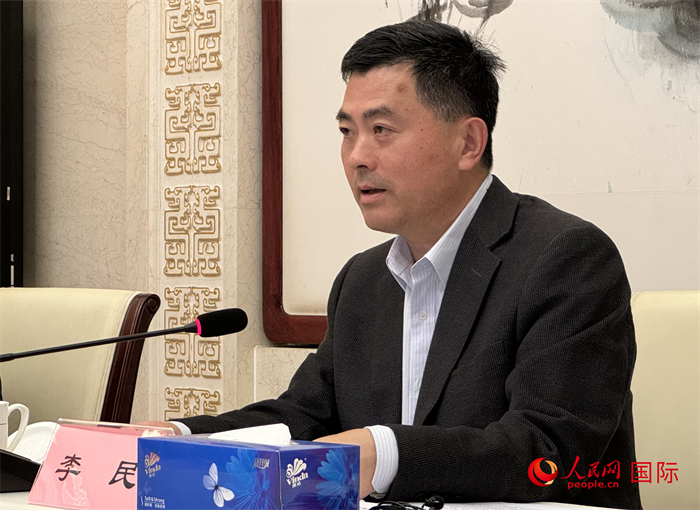 10月31日,欧美同学会秘书长李民在第五届中法文化论坛媒体吹风会上讲话。(人民网 谢莹摄)