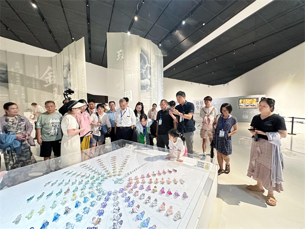 同饮红河水共叙中华情 ——第三届“情牵两岸滇台同行”暨台湾网络新媒体人采访活动圆满落幕（两岸关系）_fororder_2