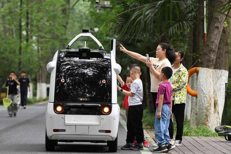 中国经济信心说丨以电商之“智”，筑实体经济之“基”