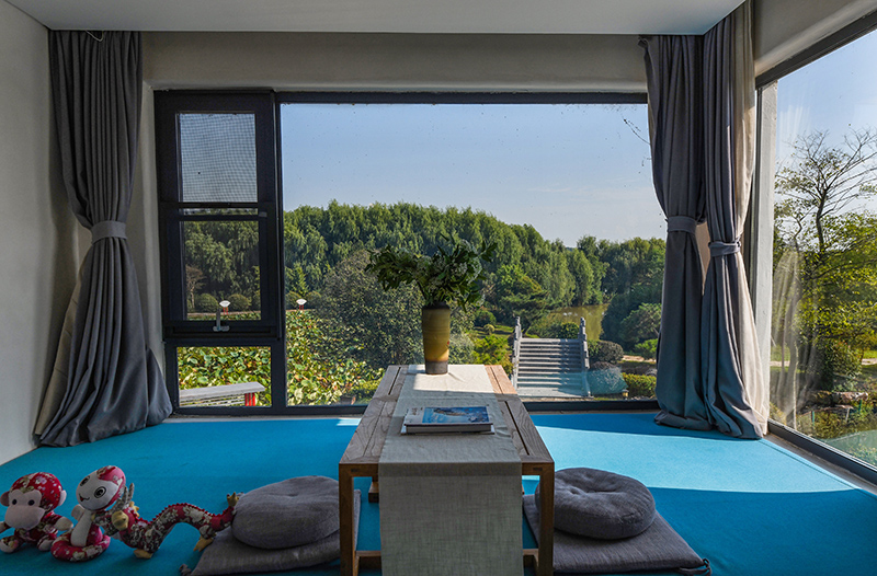 位于四顶山脚下的四顶山居,推窗见景,望山亲水。吴芳摄