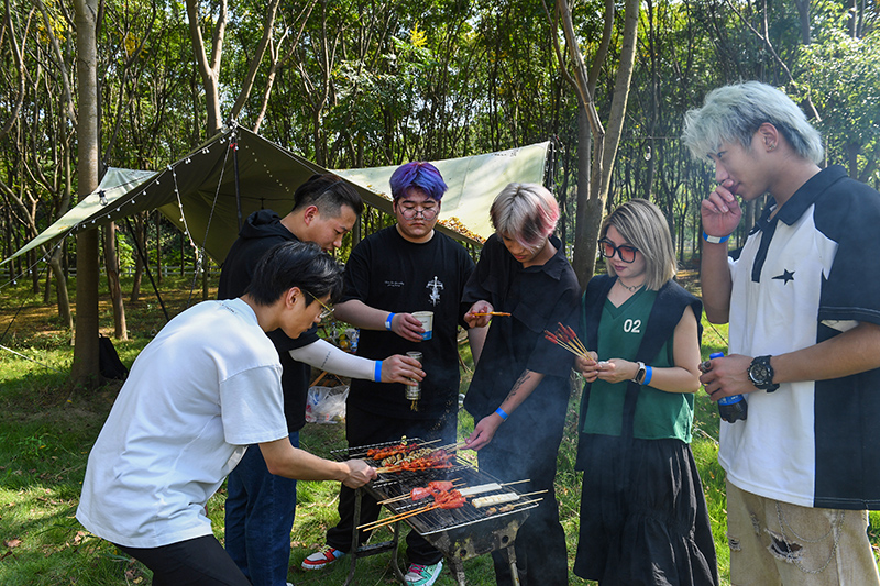 从马达加斯加到肥东,杨晋打理的雨悦山房深受年轻人的喜爱。吴芳摄