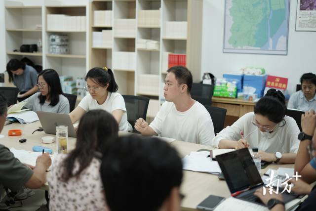 “夜总会”现场。