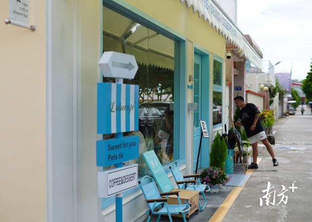 崖口村的网红咖啡店。