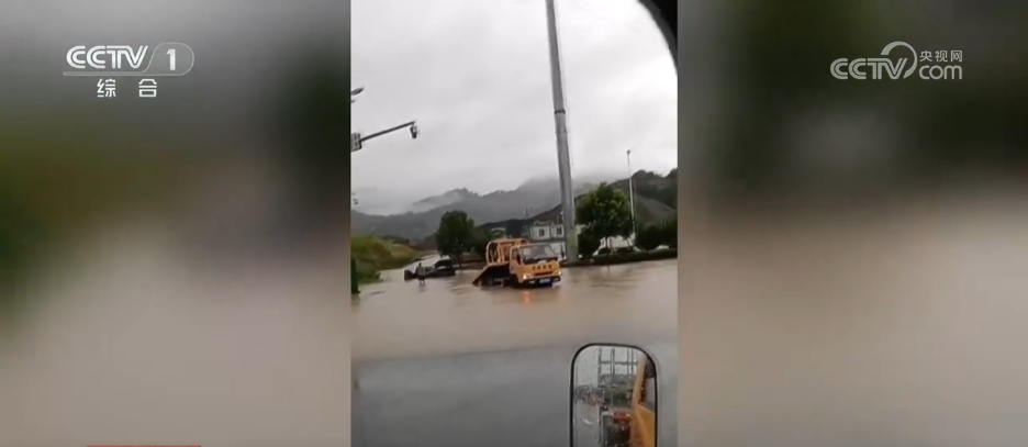 应对持续强降雨多地多部门全力抢险救灾保通畅保民生(图3)