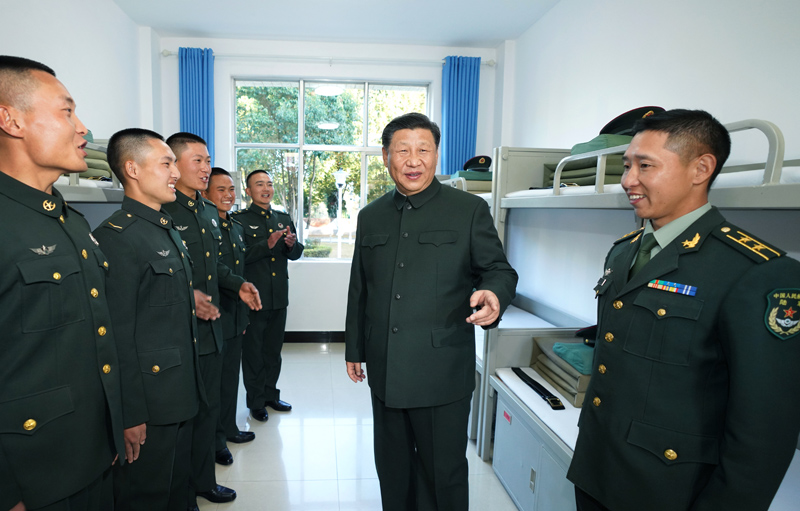 2020年1月19日，习近平主席视察驻云南部队，深入边防一线，看望慰问官兵。