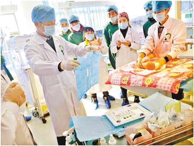 新生男婴重度窒息 重庆援藏医生紧急抢救