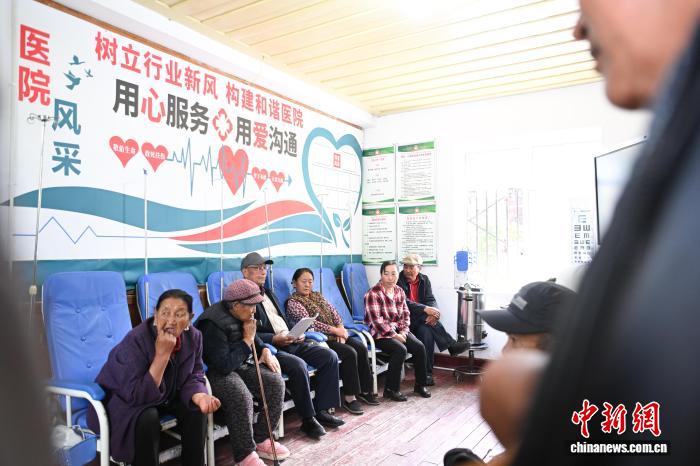 （滇藏公路50周年）西藏波密：流动体检车进茶场便民义诊守护民众健康