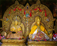 纯金质释迦牟尼和纯银质五世达赖喇嘛像