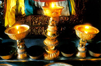 昌珠寺雕刻精美的金银酥油灯