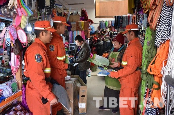 武警昌都市森林支队昌都中队开展防火宣传活动