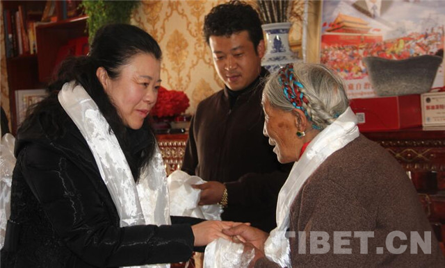 拉萨市道德模范感受春天般的温暖