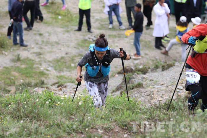2018顶石100超级越野大师赛在四川道孚开跑