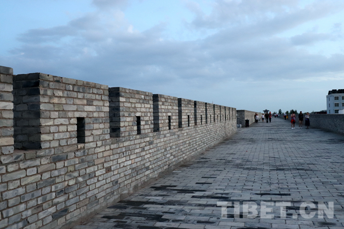 【2018网络媒体宁夏行】盐池古城墙:当地建设