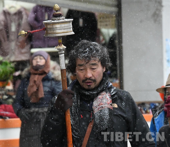 西藏迎来入冬后首场大范围降雪天气 拉萨初雪日推迟明显