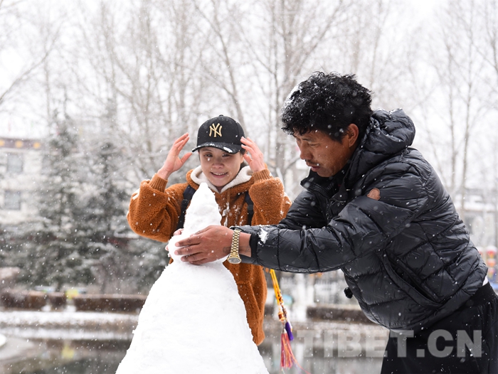 西藏迎来入冬后首场大范围降雪天气 拉萨初雪日推迟明显