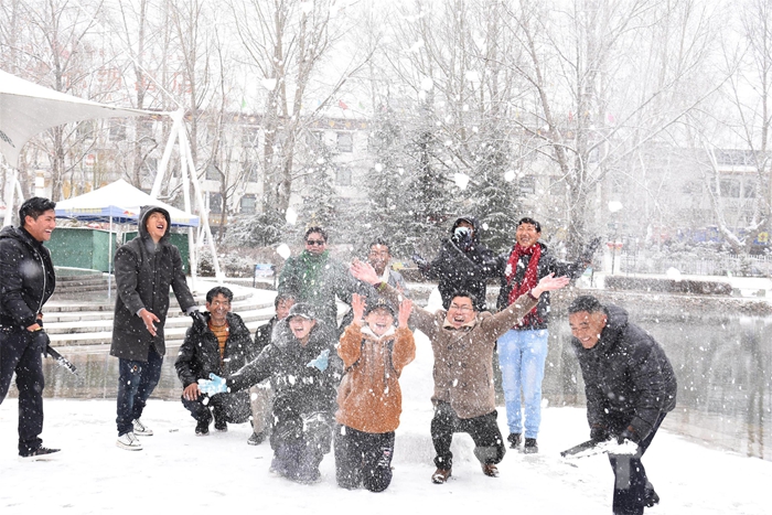 西藏迎来入冬后首场大范围降雪天气 拉萨初雪日推迟明显