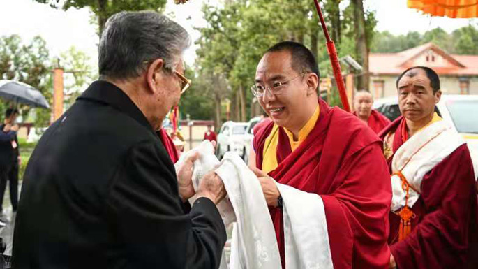 十一世班禅在拉萨开展调研及佛事活动