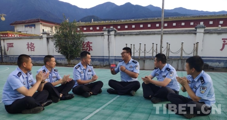 什么旗造成语_斑秃是什么原因造成的