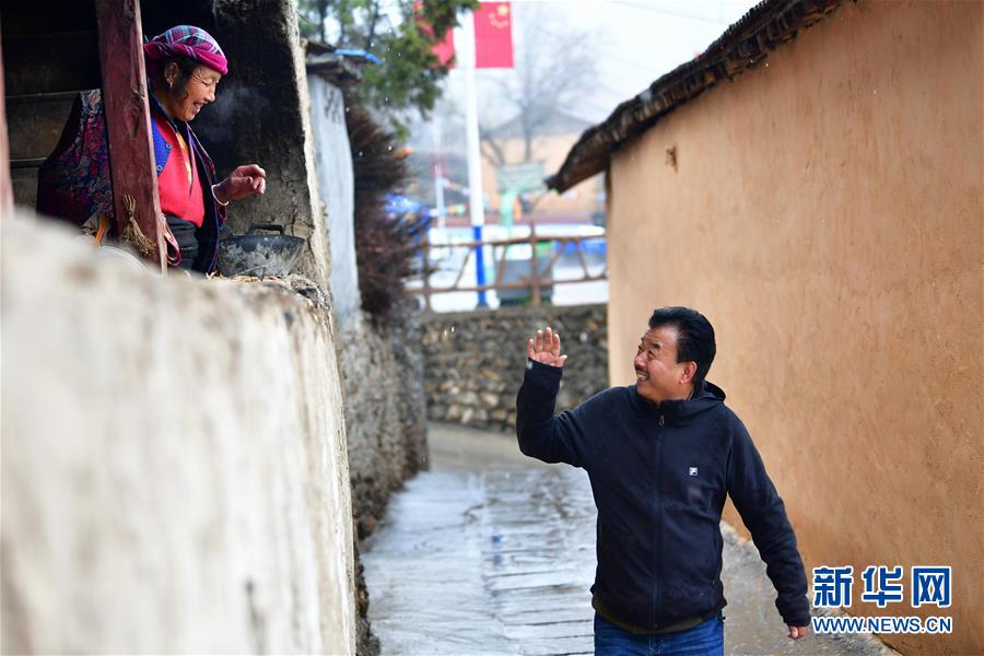 （脱贫攻坚·图片故事）（10）扶贫相册——藏族村寨的脱贫“贴心人”