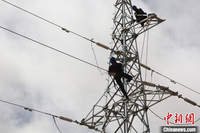 青藏线沿线地区实现不间断供电