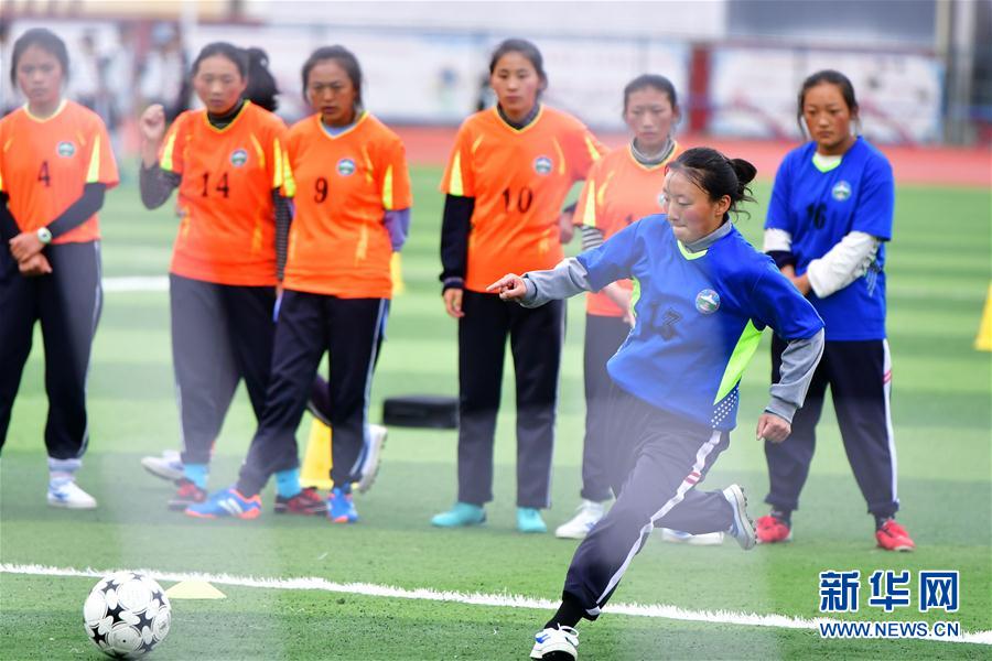 （体育·专题）（7）足球——踢球吧！草原女孩