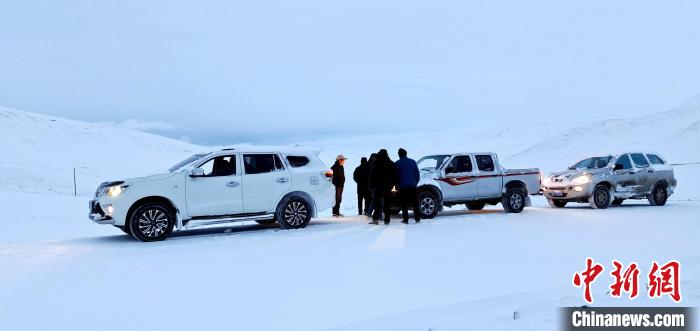 青海三江源：牧民生态管护人员开启风雪巡山路