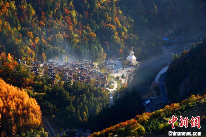 四川黑水县：村落跃升成景区村民吃上“旅游饭”