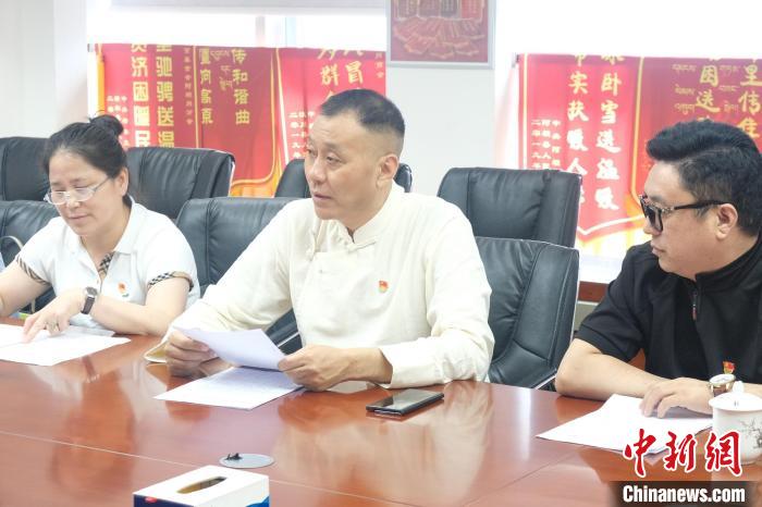 雪域高原的“扶贫团长”李进：送文艺下乡是精准扶贫的一把“金钥匙”