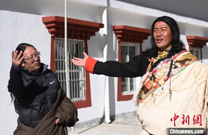 四川阿坝：高原“歌唱家”抢救珍贵藏族民歌