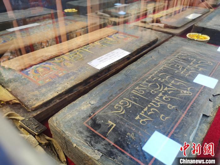 青海黄南:泛黄藏文古籍见证悠久历史