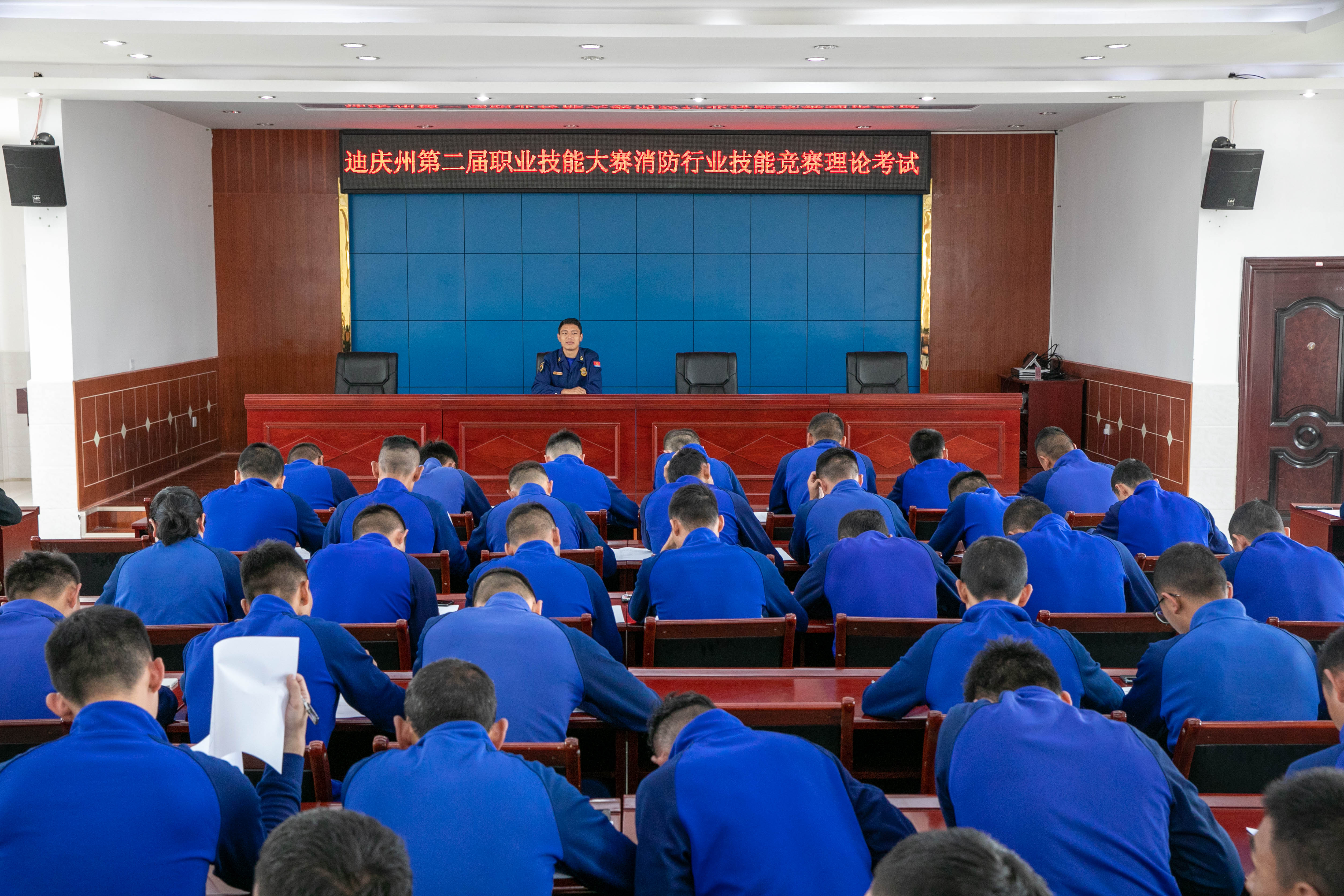 迪庆这十年”系列新闻发布会⑱】文旅产业专场新闻发布会举行_香格里拉网