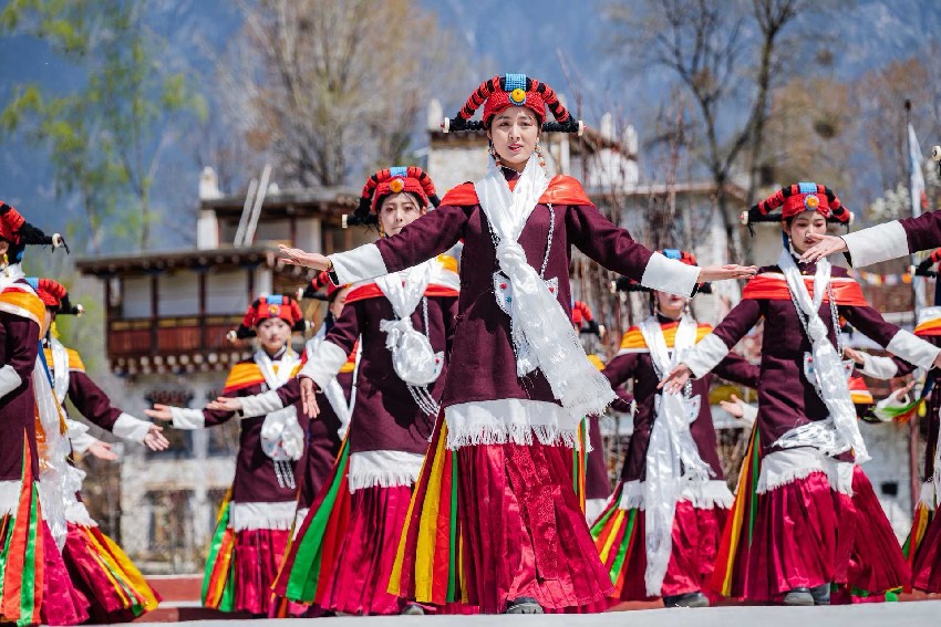 2024美人谷·丹巴梨花春赏季活动现场。何曦摄