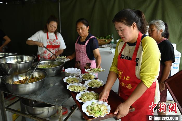 四川康定市姑咱镇受灾民众得到妥善安置