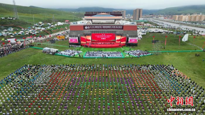 “中国锅庄之乡”甘肃碌曲第十一届锅庄文化周开幕