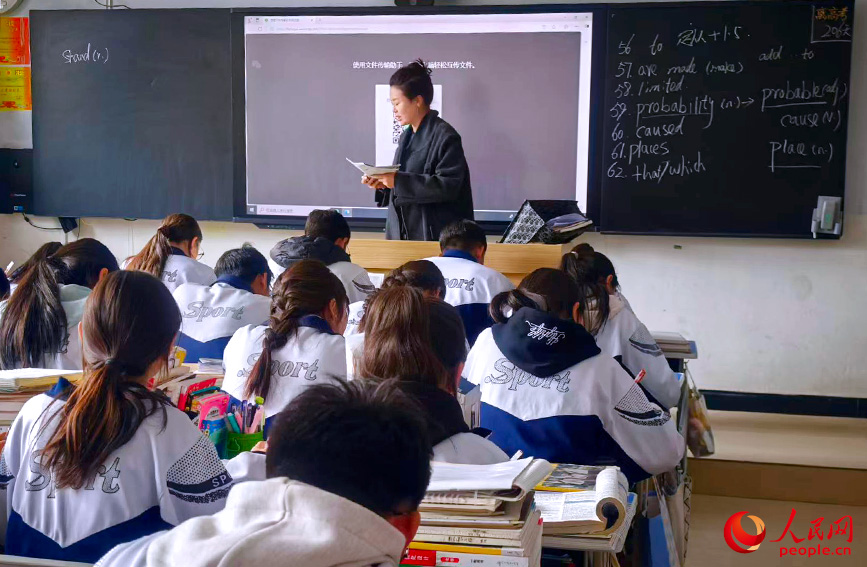 黄南州高三学生正积极备战高考。人民网记者 许维娜摄